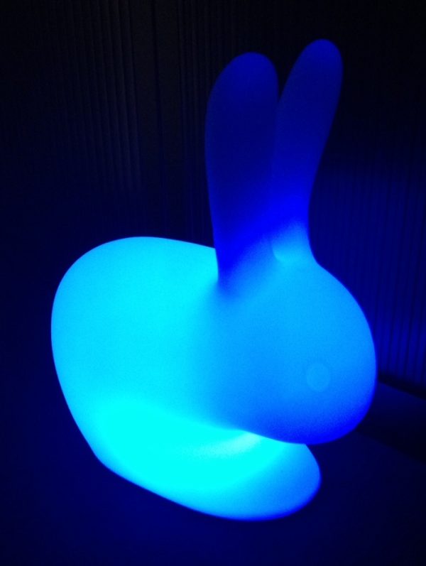 Lampe de nuit pour enfant Lapin LED 16 couleurs RGB blanc rechargeable 45 cm - VDD World