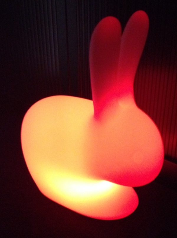 Lampe de nuit pour enfant Lapin LED 16 couleurs RGB blanc rechargeable 45 cm - VDD World