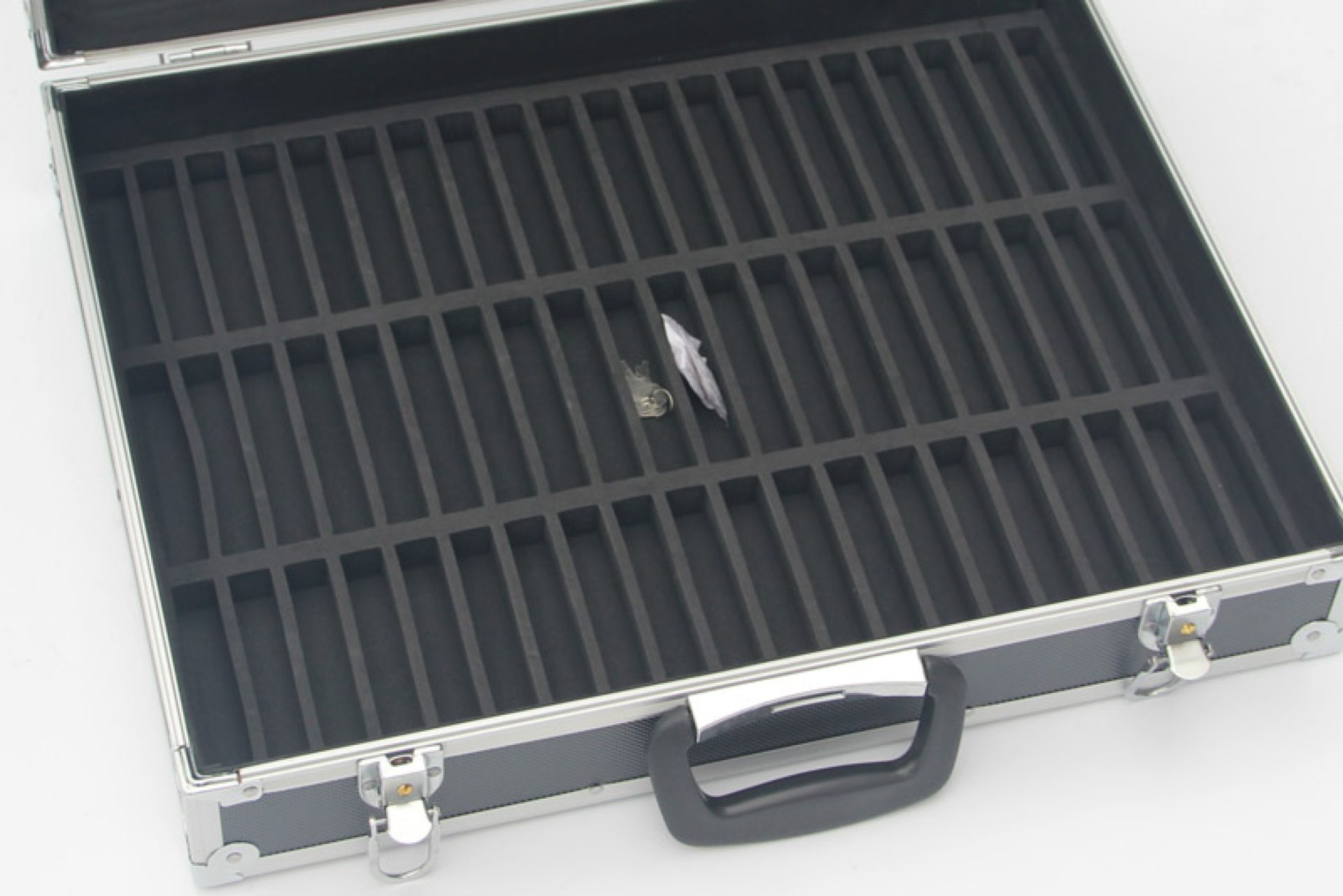 Mallette de rangement cassettes audio pour 60 pièces - VDD World FR Mallette de rangement cassettes audio pour 60 pièces - VDD World FR