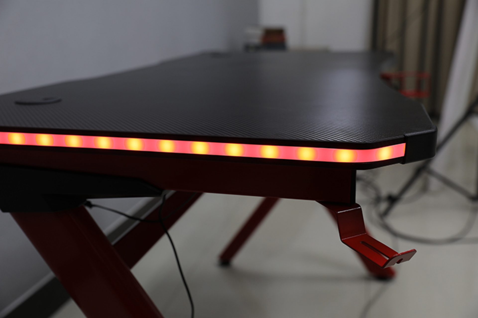 Bureau de jeu Table d'ordinateur Mistral - Bureau de jeu - Eclairage LED - 120 x 60 cm - VDD World FR Bureau de jeu Table d'ordinateur Mistral - Bureau de jeu - Eclairage LED - 120 x 60 cm - VDD World FR