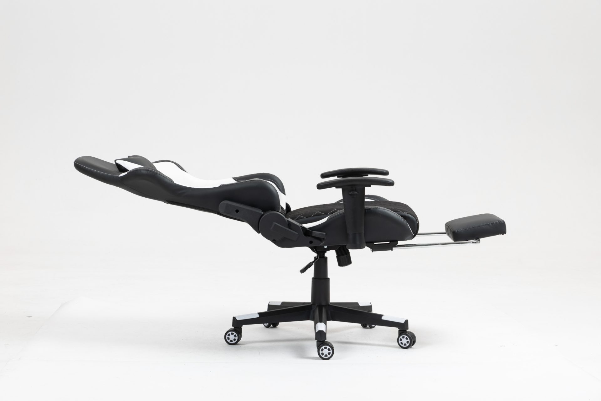 Chaise de jeu Classic - chaise de bureau - repose-pieds - revêtement tissu - noir et blanc - VDD World FR Chaise de jeu Classic - chaise de bureau - repose-pieds - revêtement tissu - noir et blanc - VDD World FR