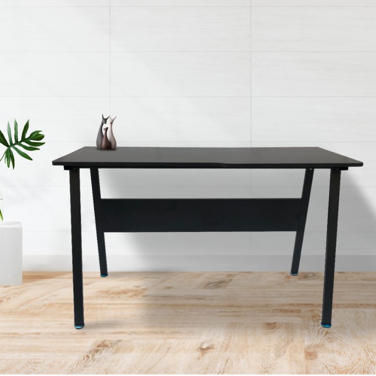 Bureau de table d'ordinateur Tough - 130 cm de large - structure et plateau noirs - image alternative