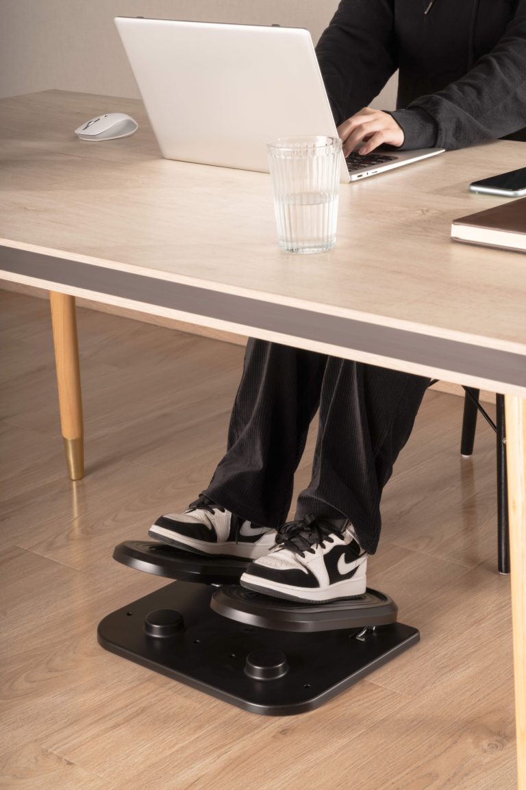 Repose-pieds avec fonction stepper - repose-pieds sous le bureau - image alternative