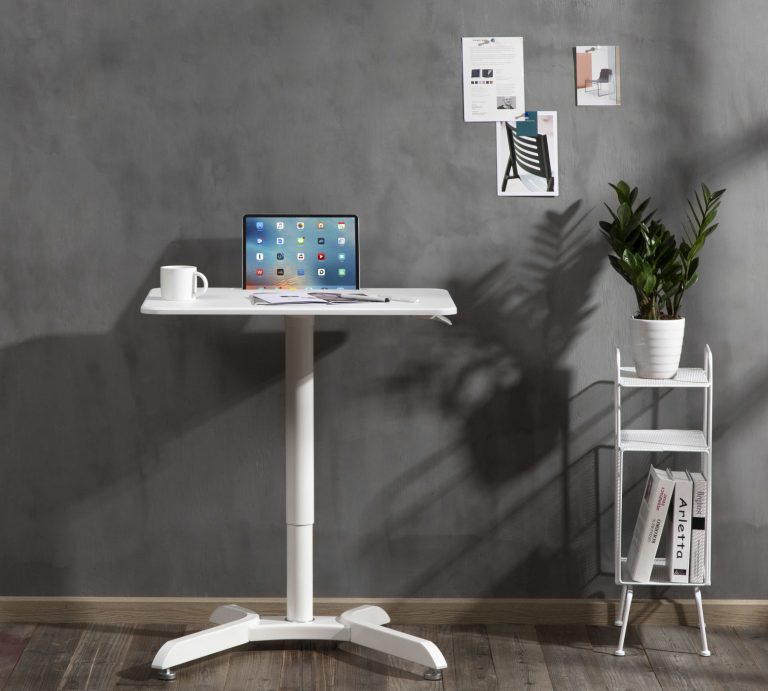 Bureau assis debout réglable - table pour ordinateur portable - plan de travail 71 cm x 50 cm - image alternative