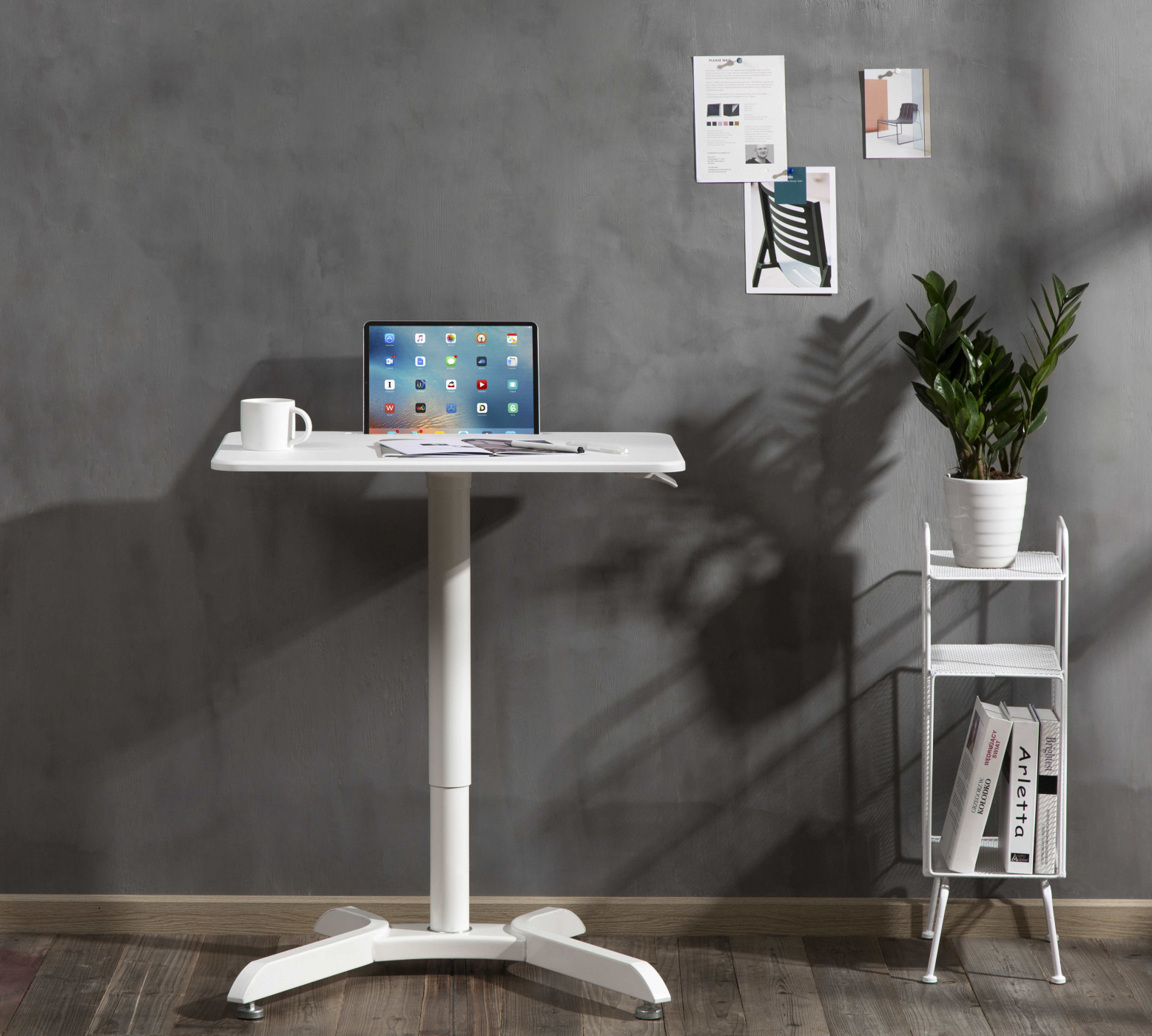 Bureau assis debout réglable - table pour ordinateur portable - plan de travail 71 cm x 50 cm - image alternative